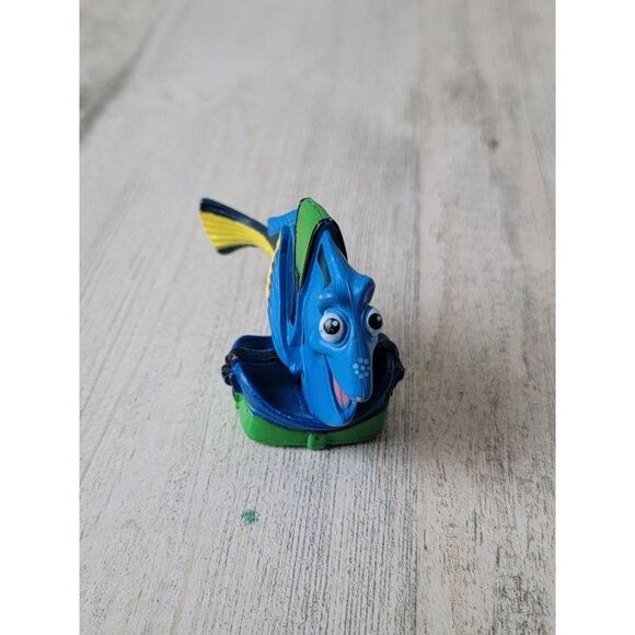 Dory scuba goggles nemo Disney Pixar toy figure - Picture 1 of 5
